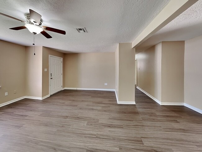 Photo - 407 Harold Ln