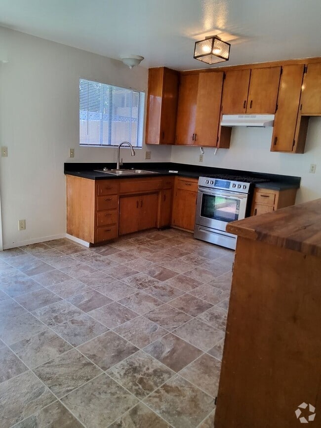 Building Photo - 1242se Unit A Rental