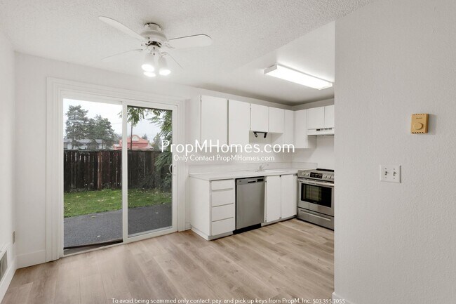 Photo - 1032-1032 NE 81st Ave Unidad 1032 NE 81st Avenue