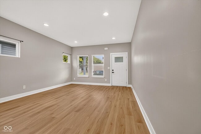 623 W 39th St