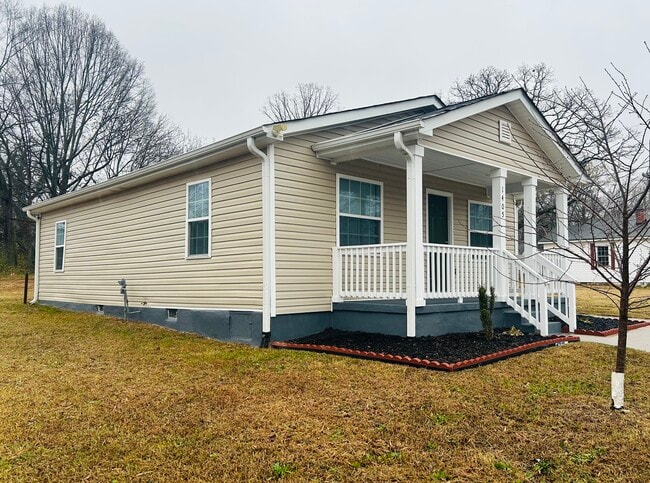 Photo - 1405 Leonard Ave