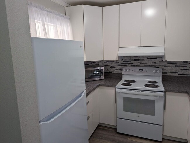 Photo - Nicely updated large condo