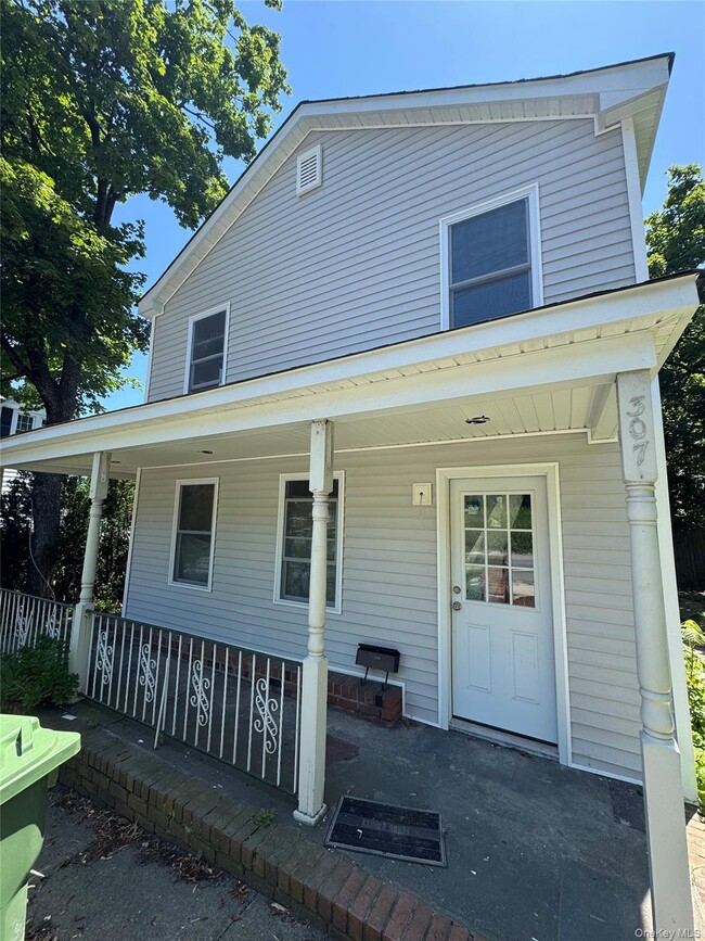 Photo - 307 W Broadway