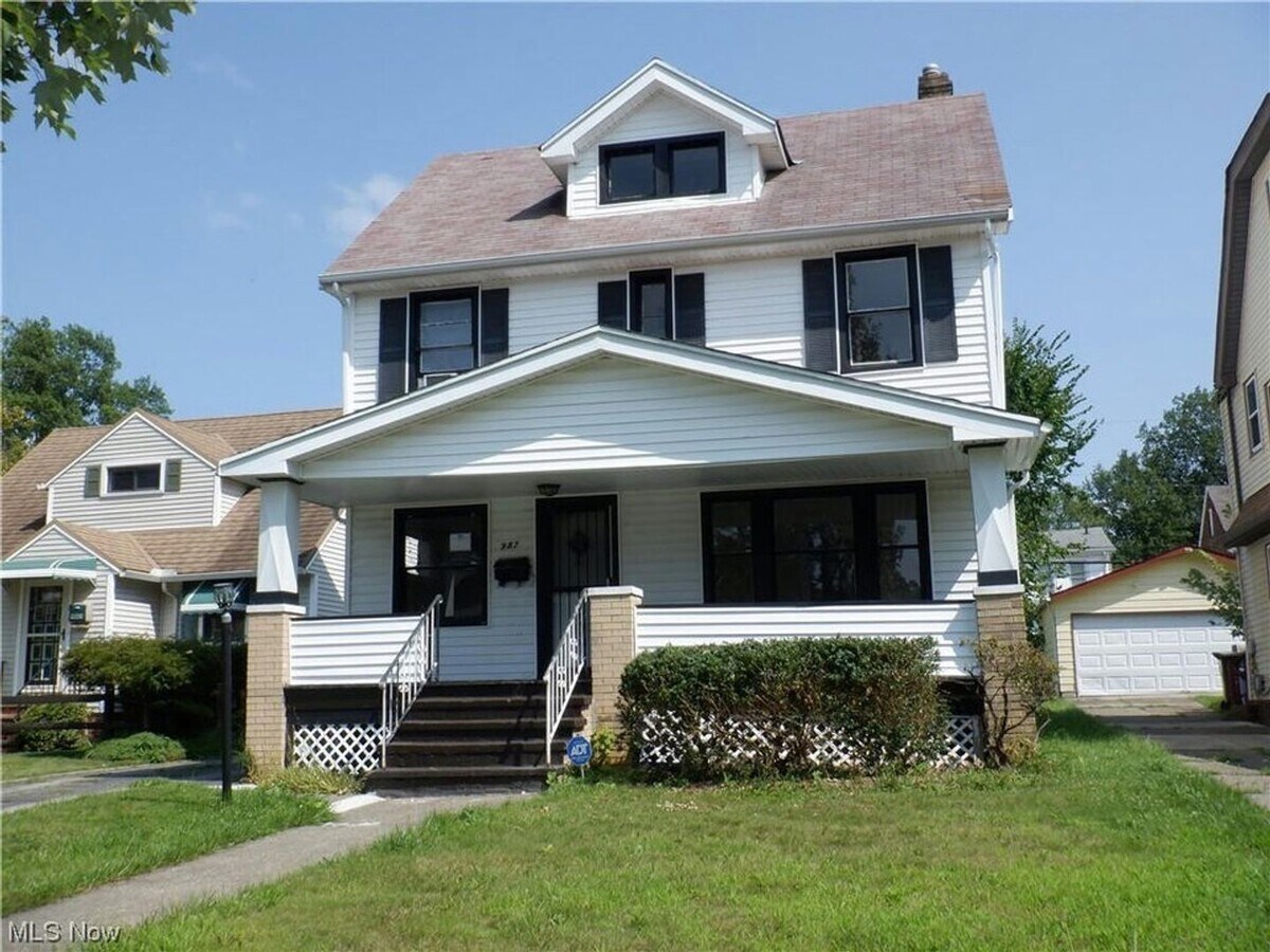 Photo - 1024 Greyton Rd House
