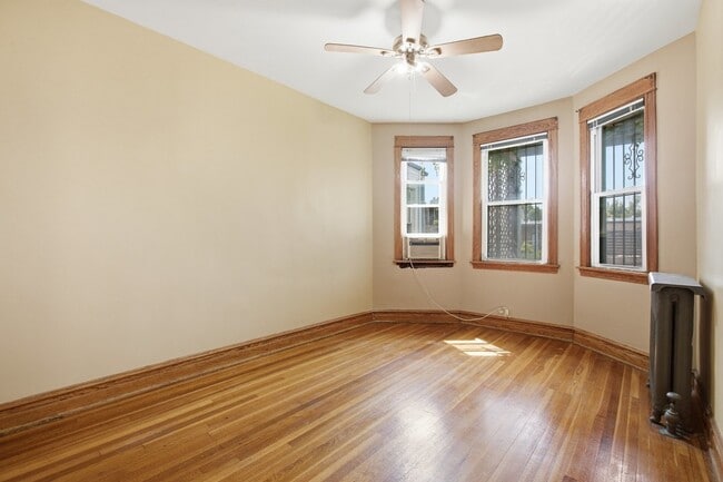 Photo - 1213 W Addison St Unit 2