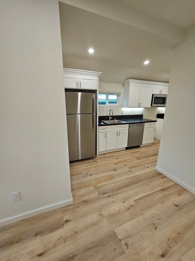 Photo - 439 Neal St Unidad 3