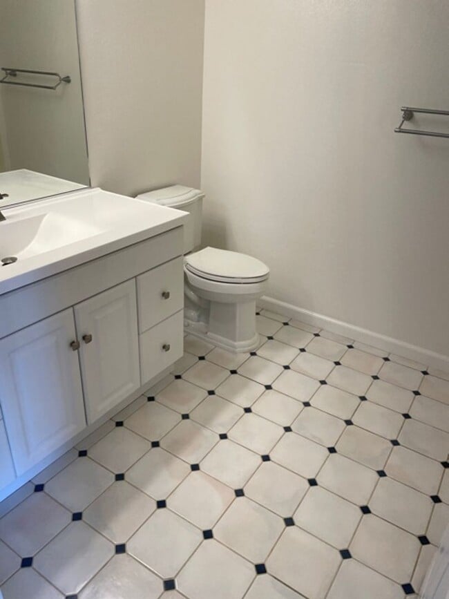 Photo - 1 Bed/1 Bath Upstairs Apartment in Gated SR Complex. Unit 224