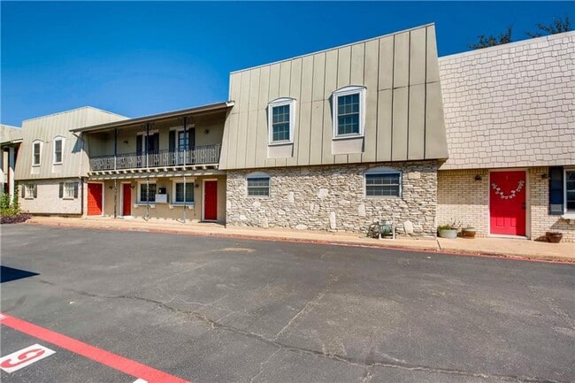 Photo - Central Austin Private Lifestyle!