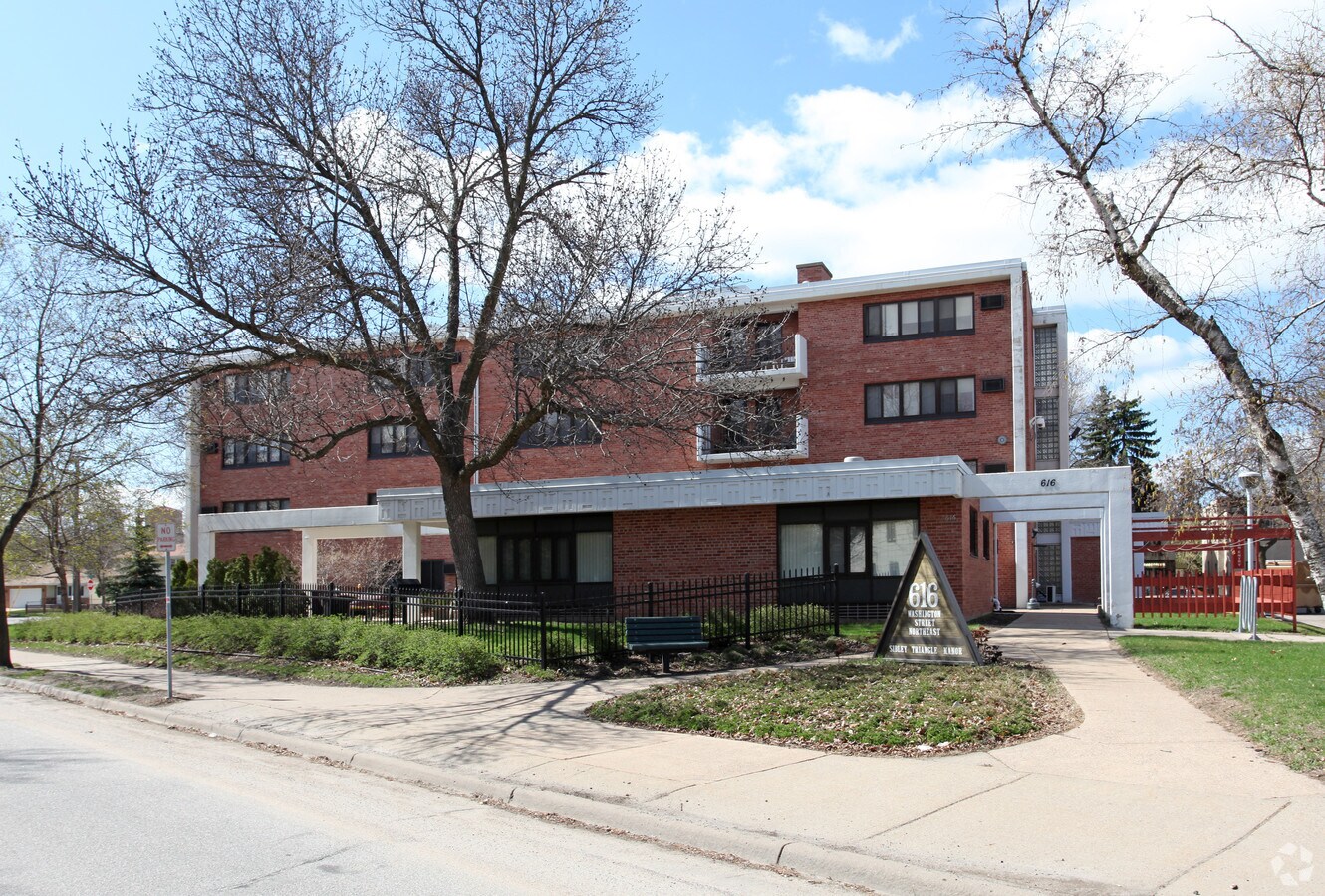 Sibley Triangle Manor - Sibley Triangle Manor Apartments