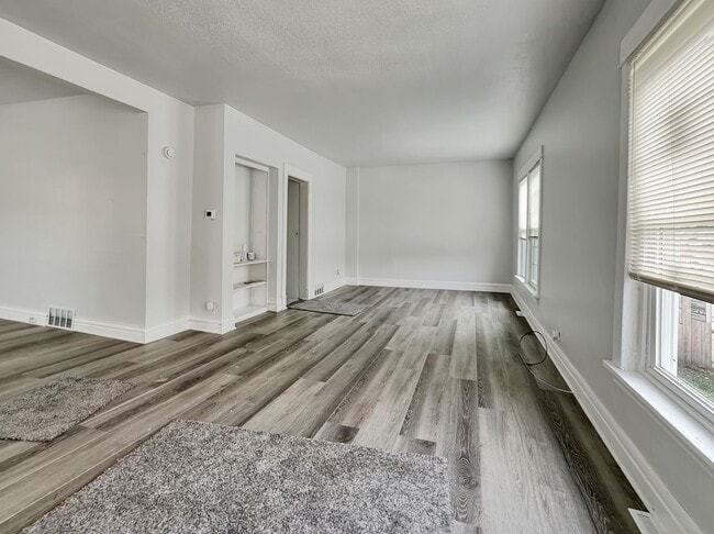 Photo - 1068 Godfrey Ave SW