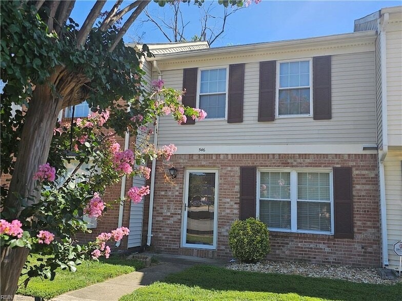 Photo - 546 Hollomon Dr