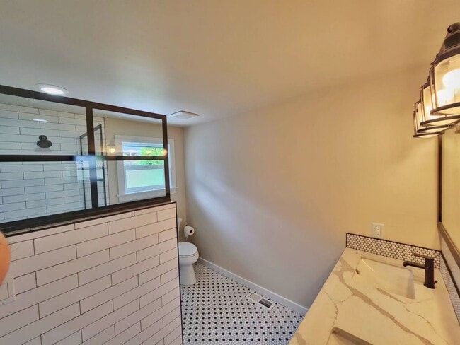 Photo - Beautilfully Remodeled 4 Bed 2.75 Bath Ram...
