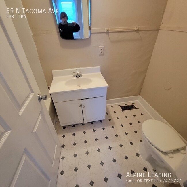 Building Photo - 39 N Tacoma Ave