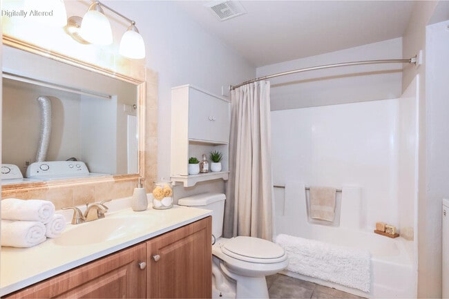 Photo - 465 W Ivyglen St Unidad Apt 112