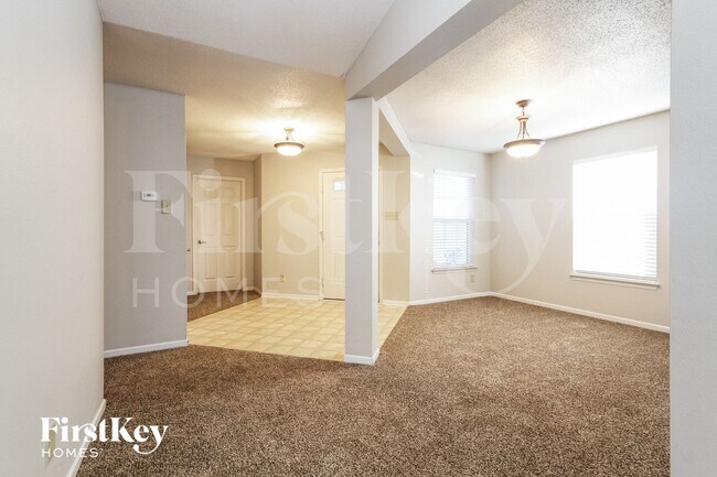Photo - 744 Thornwood Ln
