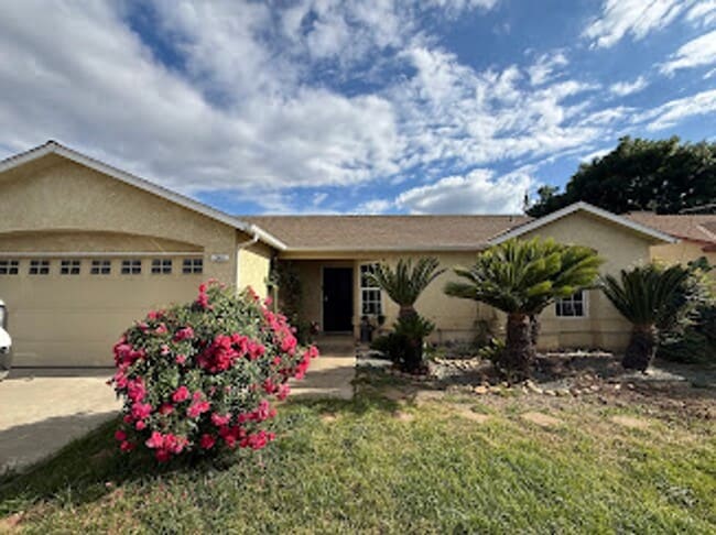 Building Photo - Cozy 3 bedroom home for rent with Solar panels!