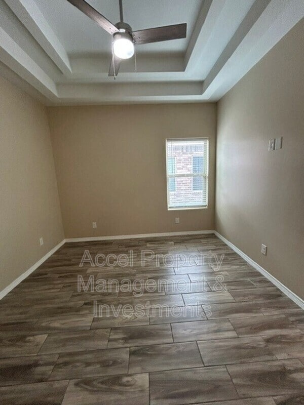 1008 W La Pointe Ave