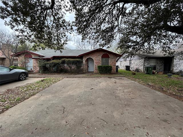 Building Photo - 2212 Viewtop Ln