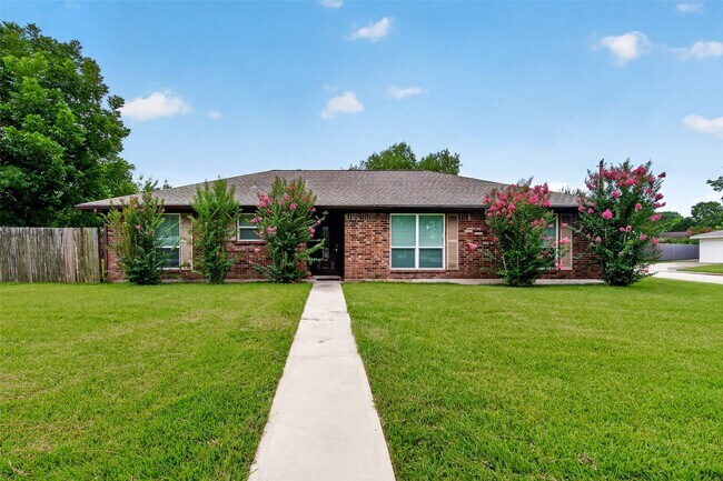 Photo - 13629 Lynnwood Ln