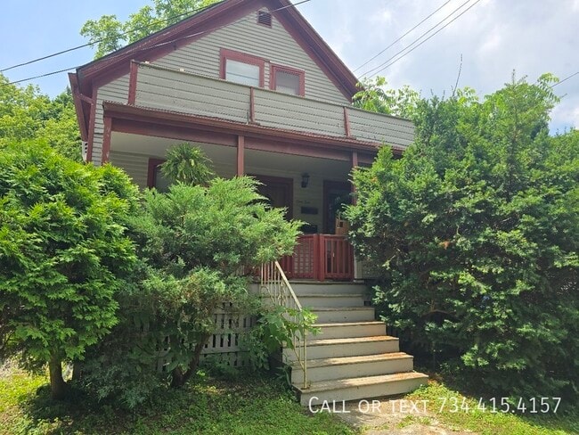 Building Photo - 110 E Summit-