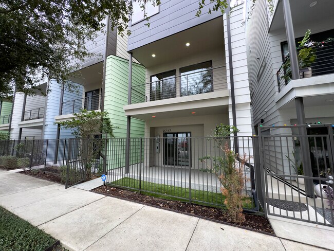 Photo - 2717 St Emanuel St