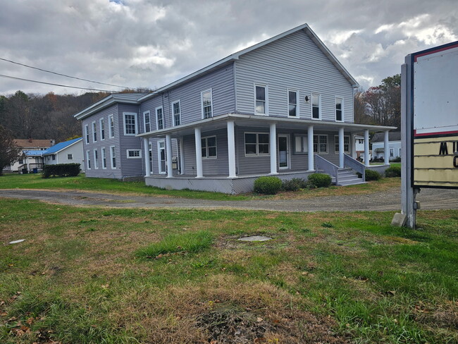 Photo - 464 Main St
