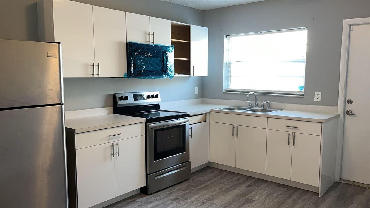 Photo - 405 NW 2nd St (Hallandale Beach, FL)