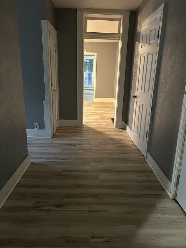 Building Photo - 615 W Marion St Unit 615 West Marion Street- 1 Rental