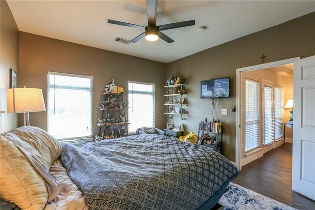 Photo - 910 W 25th St Unit 204