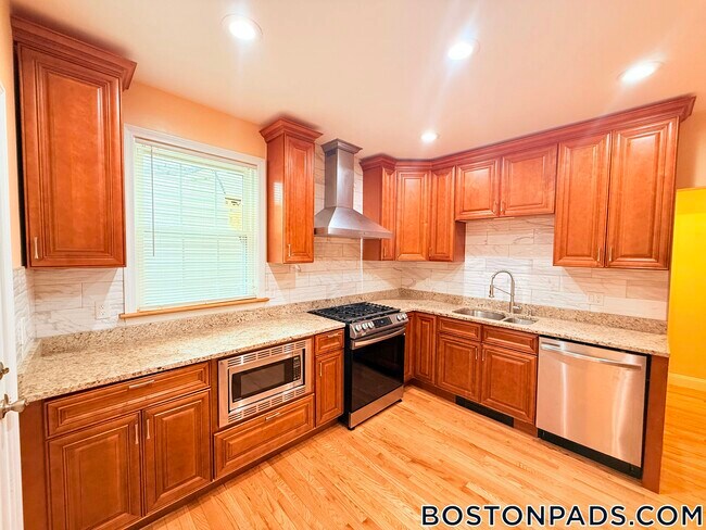 Photo - 27 Fessenden St Unit 1