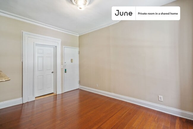 Room in Shared 3 bed/2 bath home in Hell's Kitchen