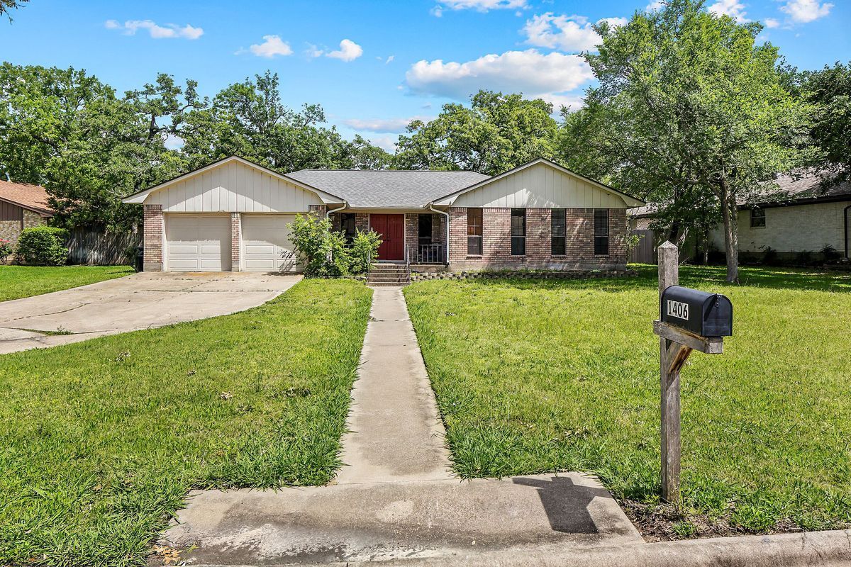 Photo - 1406 Angelina Circle