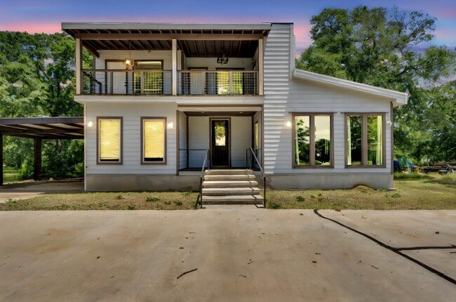 Photo - 815 N Seven Points Blvd