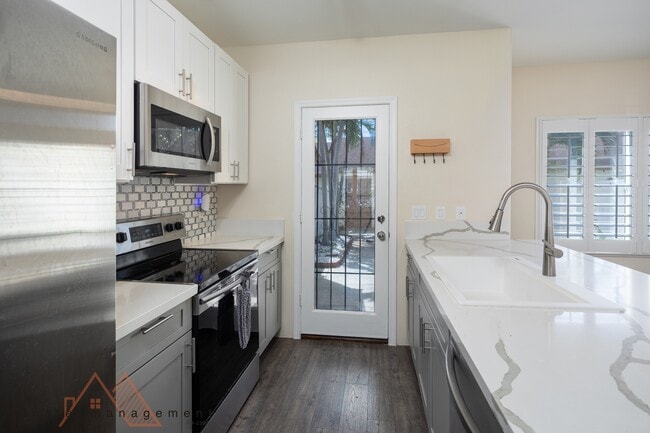 Building Photo - 91-1042-1042 Kaimalie St