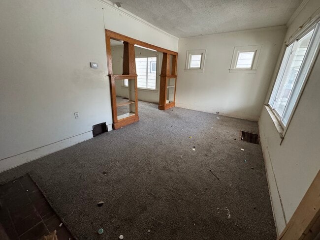 Photo - 5236 Lemay St