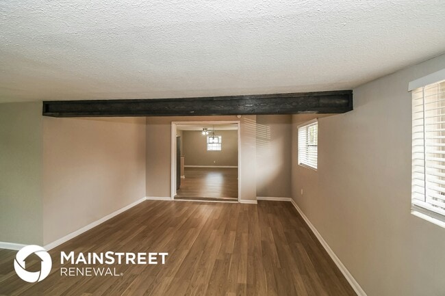 Photo - 335 Bonnlyn Dr