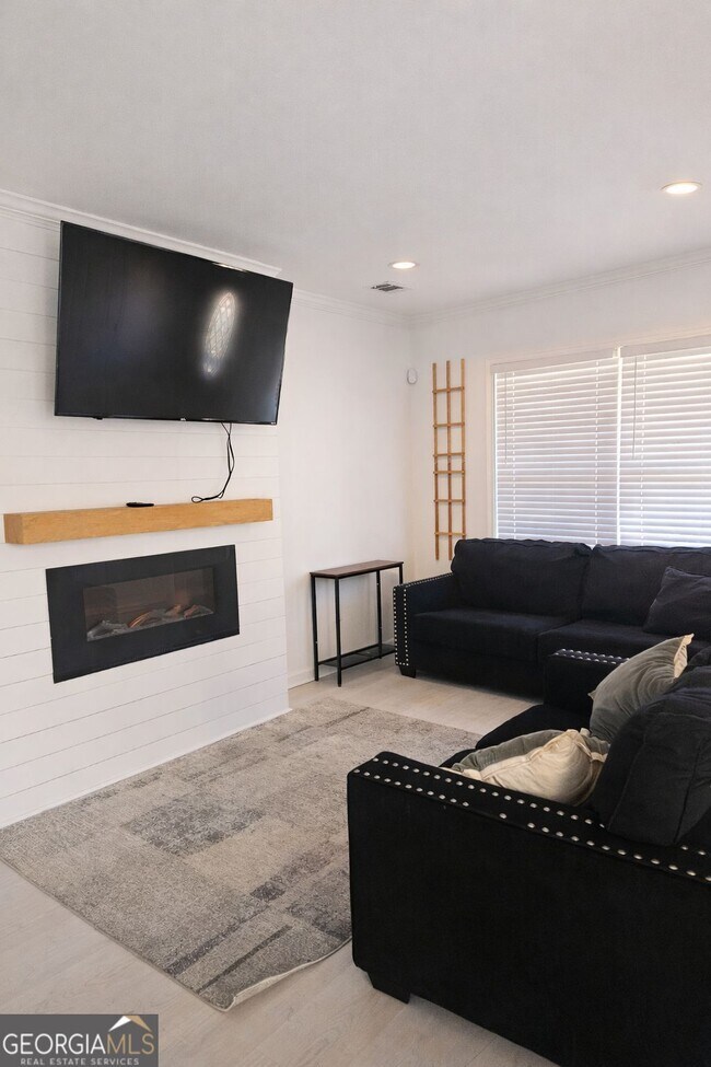 Photo - 126 Chappell Rd NW