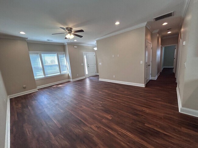 Photo - Beautiful 3bed, 2bath Home in Park Circle