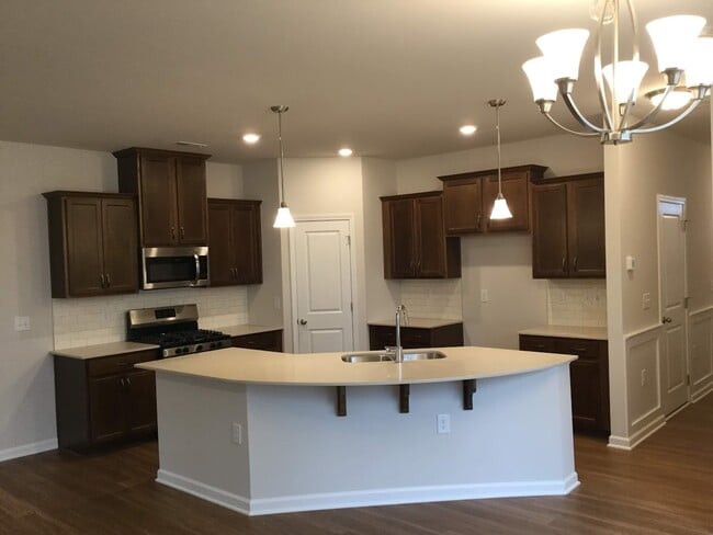 Building Photo - 6061 Beale Loop Rental