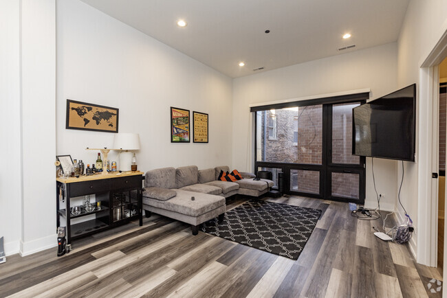 Building Photo - 2317 N Clark St Rental