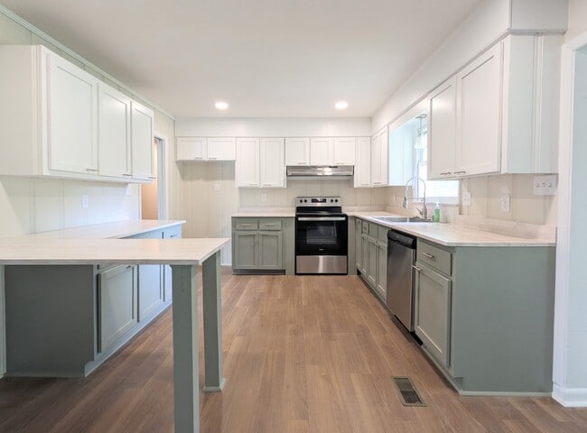 Photo - 9115 Strong Dr SE