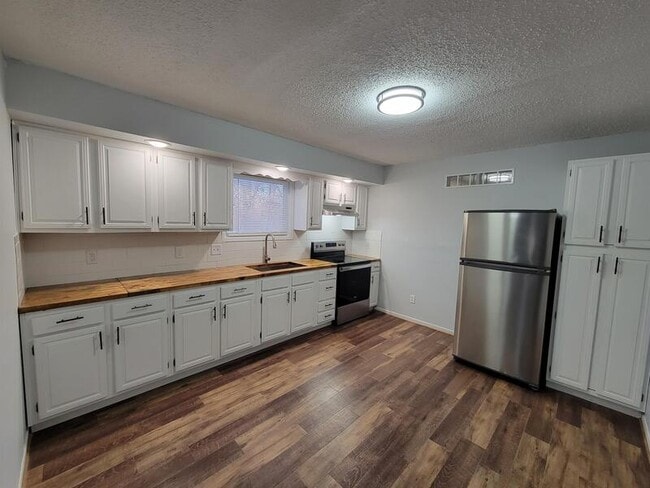 Photo - 308 Hope St