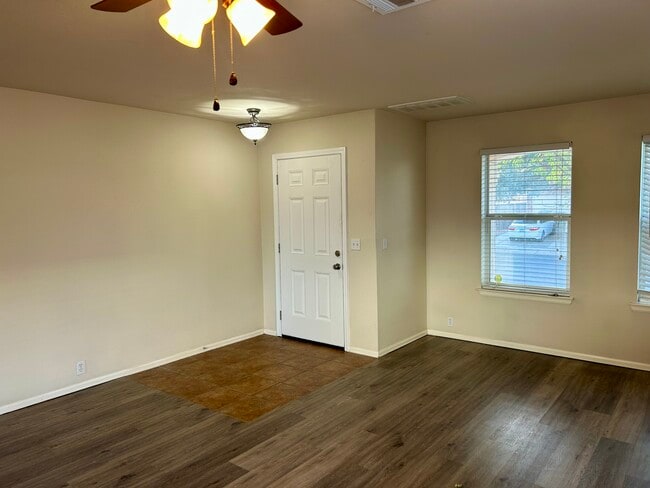 Photo - 1305 Sunflower Ln