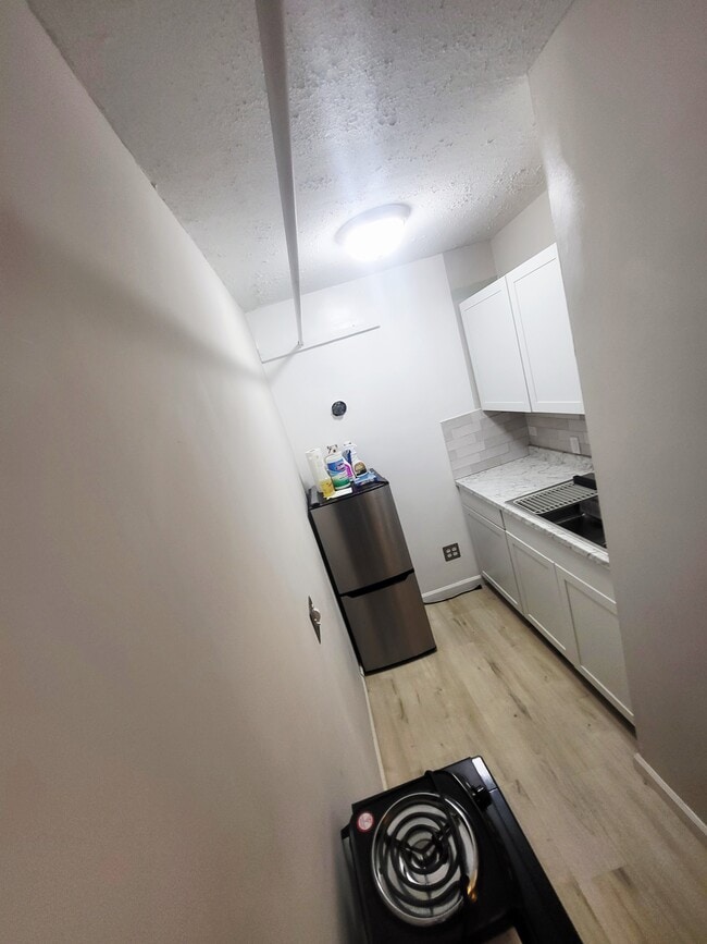 Building Photo - 2305 Whispering Pines Dr Unit Studio apt