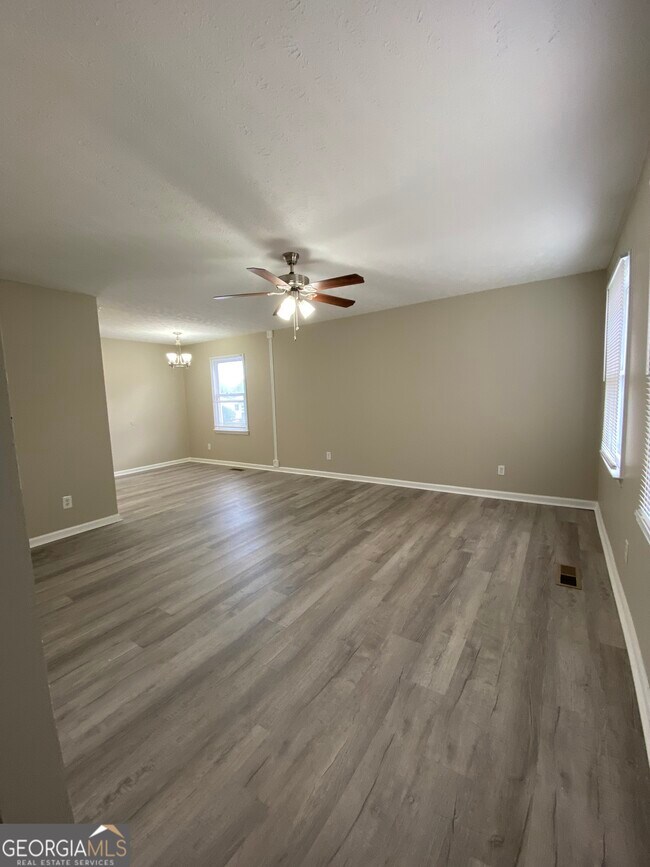 Photo - 338 Whitehead Rd