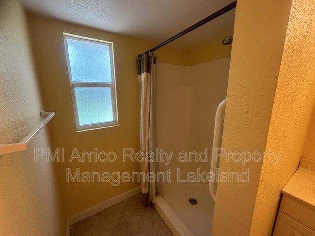 Photo - 721 W Socrum Loop Rd