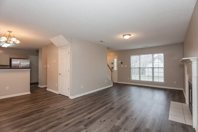 Photo - 5937 Hedgecrest Pl