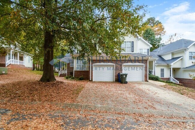 Building Photo - Townhome | 1st Floor Master Bedroom/ Full ...