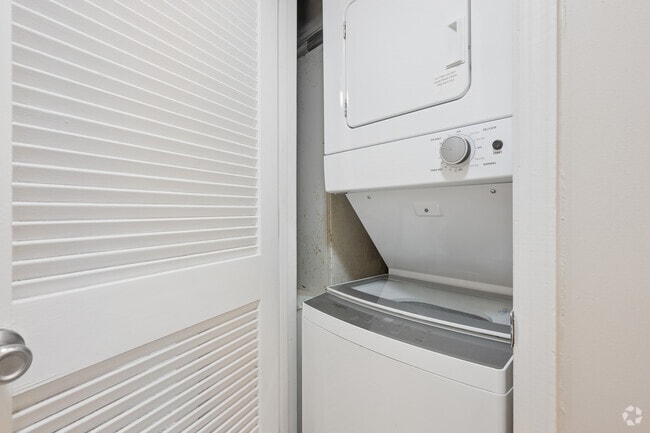2BR, 1BA - 850SF - Laundry