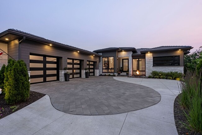 Photo - {5842} Luxury Rental in Forrest Ridge Esta...